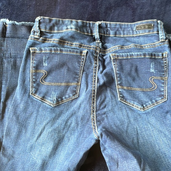 Eighty Two skinny and distressed. Size 5 - Picture 3 of 3